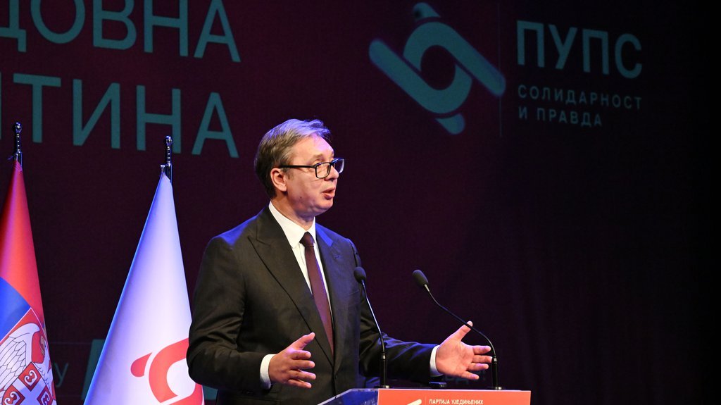 Vučić: Moramo da prevaziđemo podele i ujedinimo Srbiju, platama smo pretekli i Crnu Goru!