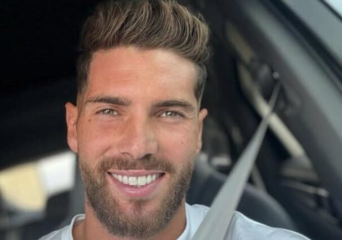 ZBOG LUKE SVE ŽENE OVOG LETA GLEDAJU FUDBAL: Tvrde da je on najlepši golman na prvenstvu, a kad čujete ko mu je otac...