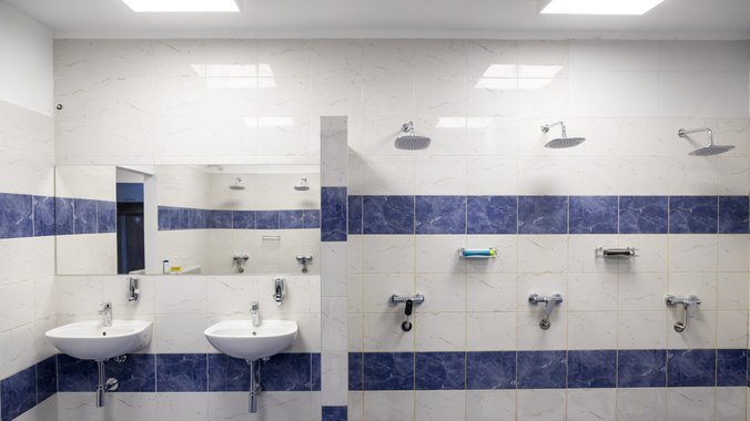 ŽELEZNIČAR U NOVOM RUHU PRED EVROPU: Pogledajte kako izgledaju renovirane svlačionice (FOTO)