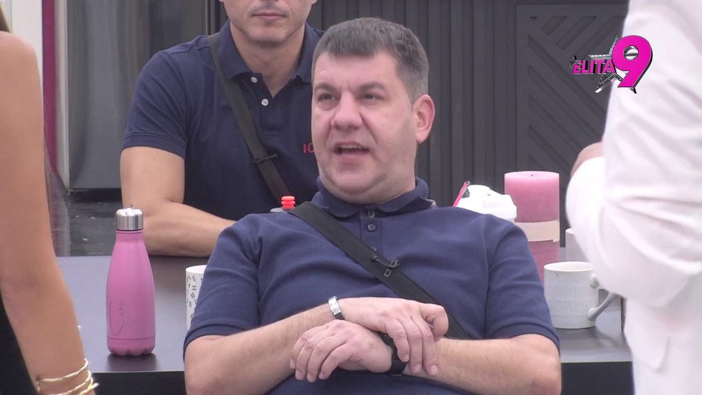 Živi po vešerajima, prodaje telefon da bi kupio kola, ima frustracije iz prošlosti... Učesnica nagrdila Ivana Marinkovića, ovo pas s maslom ne bi poje