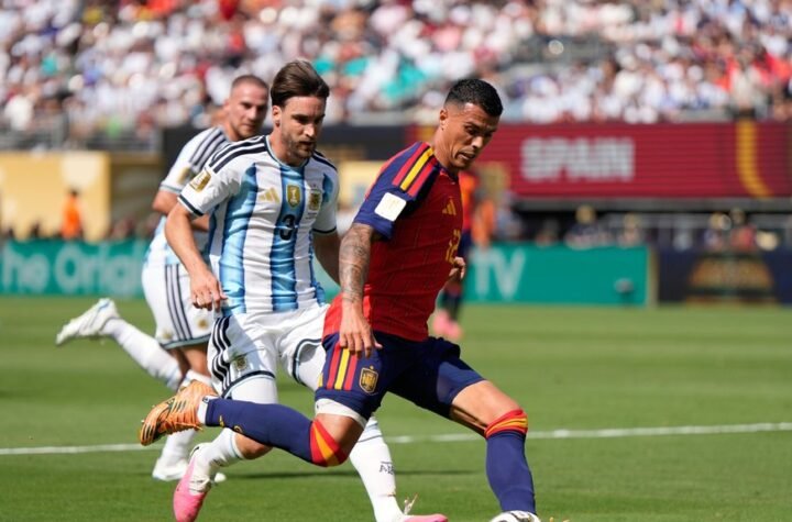 Argentinci ne mogu da prebole poraz - nova bizarna TEORIJA ZAVERE zapalila internet: Ukrali su nam gol zbog POCEPANE MREŽE!