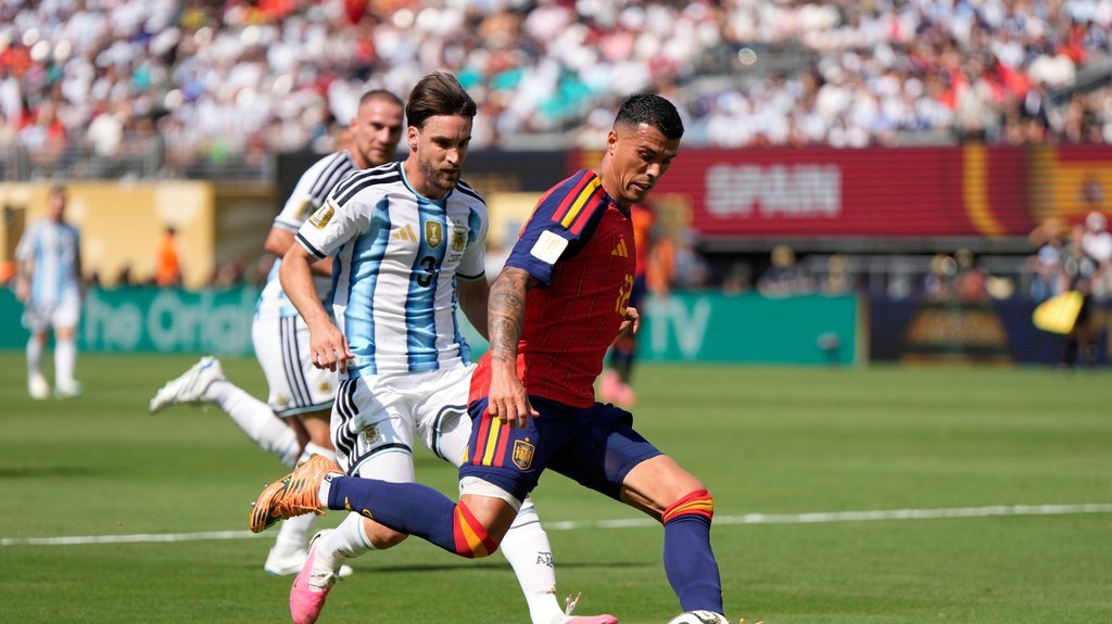Argentinci ne mogu da prebole poraz - nova bizarna TEORIJA ZAVERE zapalila internet: Ukrali su nam gol zbog POCEPANE MREŽE!