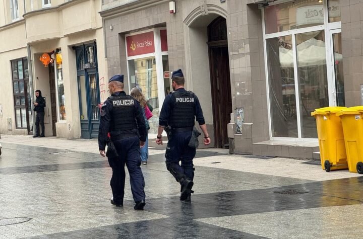 Bizarna scena šokirala policajce: Pijan seo za volan, pa se sam dovezao u stanicu da se prijavi