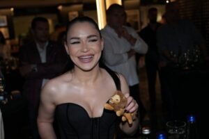 CRNA ČIPKA SE PROVUKLA, MUŠKARCI OSTALI BEZ TEKSTA! Aleksandra Mladenović pokazala brutalnu figuru, svi GLEDAJU U OVAJ DETALJ! (FOTO)