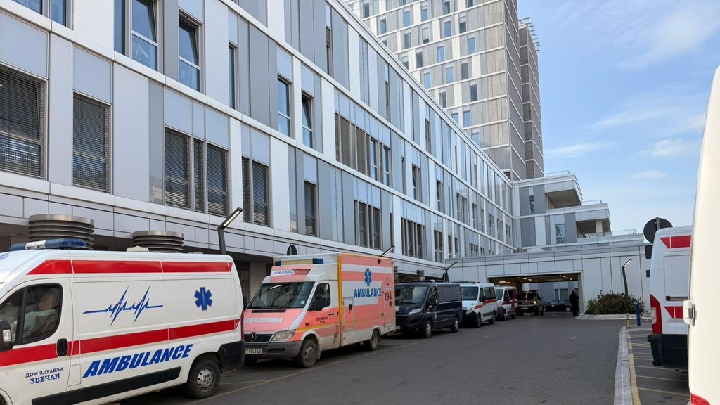 Četiri osobe lakše povređene u dva udesa tokom noći u Beogradu