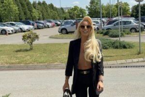 "IMA DA SE NAPIJEM I PENJEM NA STO" Bojani Lazić popustile sve kočnice, otkrila šta se desilo s PEVAČICOM: IZABRANIKA NEMA, ZAVRŠILI SMO!