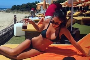 KAKVA MAJKA, TAKVA I ĆERKA! Melina i Đina se KUPAJU u LUKSUZU ali BUKVALNO! Snimak pecnuo Srbe - NASRED JAHTE...