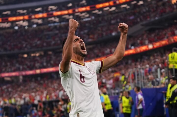 KO JE ČOVEK KOJI JE OTERAO RONALDA U PENZIJU?! Dirljiva priča o ocu i sinu španskog Supermena! Nije ni trebalo da bude na Mundijalu, dvomesečnog sina