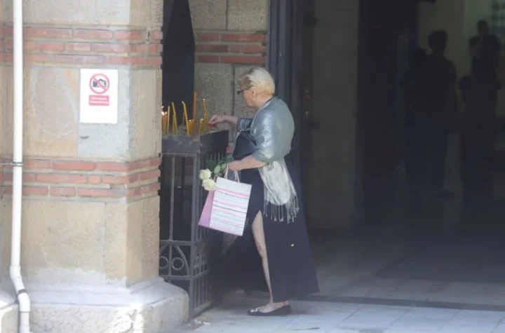 "MAMOGRAF SAM RADILA SEDAM PUTA, NIŠTA NIJE POKAZAO!" Naša pevačica otvorila dušu o borbi sa KARCINOMOM: Evo kako je otkrila podmuklu bolest!