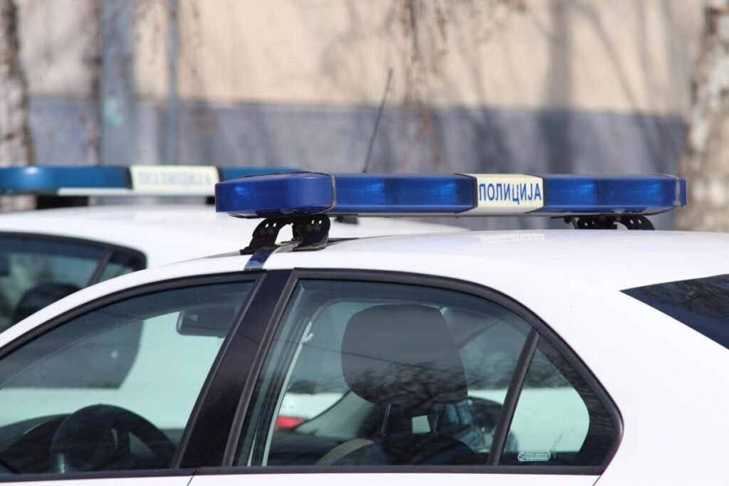MANIJAK NEPRIMERENO DODIRIVAO MALOLETNICE NA ULICI! Policija u Staroj Pazovi hitno reagovala