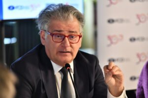 MILIĆ KUPIO SVOJE MESTO NA OPOZICIONOJ LISTI: Što ne možeš parama, možeš sa mnogo para! (FOTO)