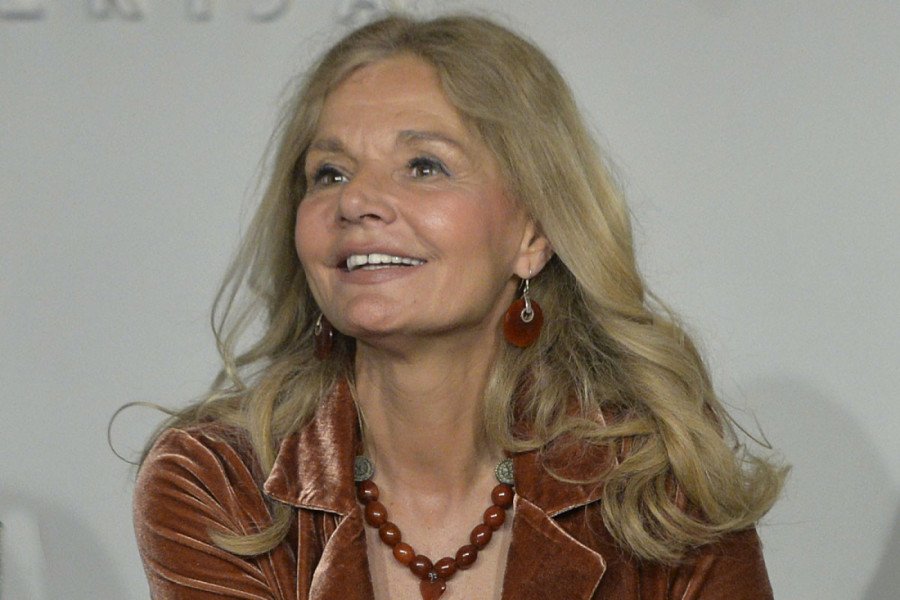MIRJANA BOBIĆ MOJSILOVIĆ U HALJINI KOJA SLAVI ŽENSTVENOST: Jednostavan kroj koji ćete poželeti da ponesete ovog leta (FOTO)