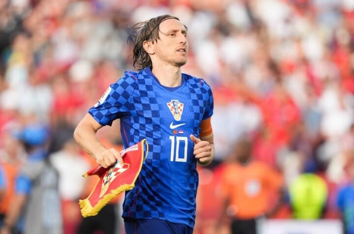 MODRIĆ GRMI NA SUDIJE POSLE ISPADANJA: Kapiten Hrvatske oštriji neko ikad!