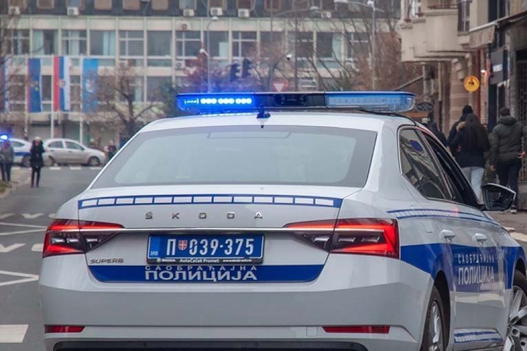 MUŠKARAC POSLE UDARCA ZAVRŠIO POD AUTOBUSOM! Mladić (23) napadao i tukao ljude po Nišu, ni majku nije poštedeo!