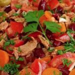 Mediteranska salata koja ima samo 400 kalorija! Menja glavni obrok, a zasiti u jednom dahu