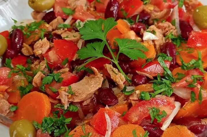 Mediteranska salata koja ima samo 400 kalorija! Menja glavni obrok, a zasiti u jednom dahu