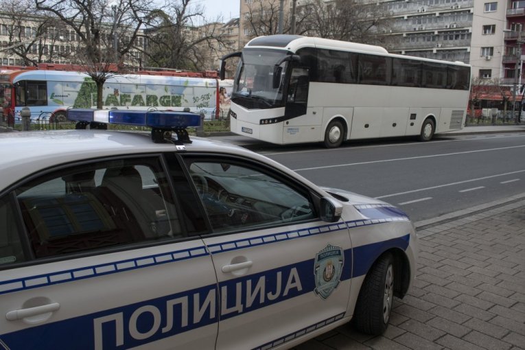 NAŠA PEVAČICA DEMOLIRALA SALON: Neviđeni skandal na estradi, objavljeni svi detalji DRAME, evo šta su joj uradili sa KOSOM!