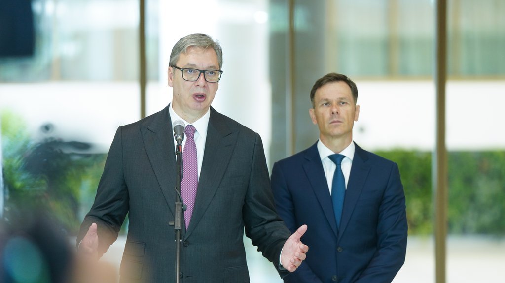 NE NASEDAJTE NA PREVARU! Pojavila se AI REKLAMA u kojoj su zloupotrebljeni likovi i glasovi Vučića i Malog, a traži se uplata 210 evra