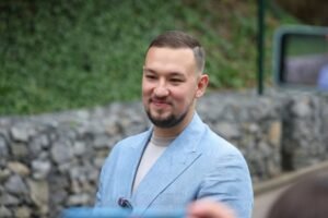 "NEĆU DA SE BRUKAM I POKLANJAM KARTE"! Uroš Živković bez dlake na jeziku O KRIZI NA ESTRADI, slučajno OTKRIO PREVIŠE o Dragani Mirković?
