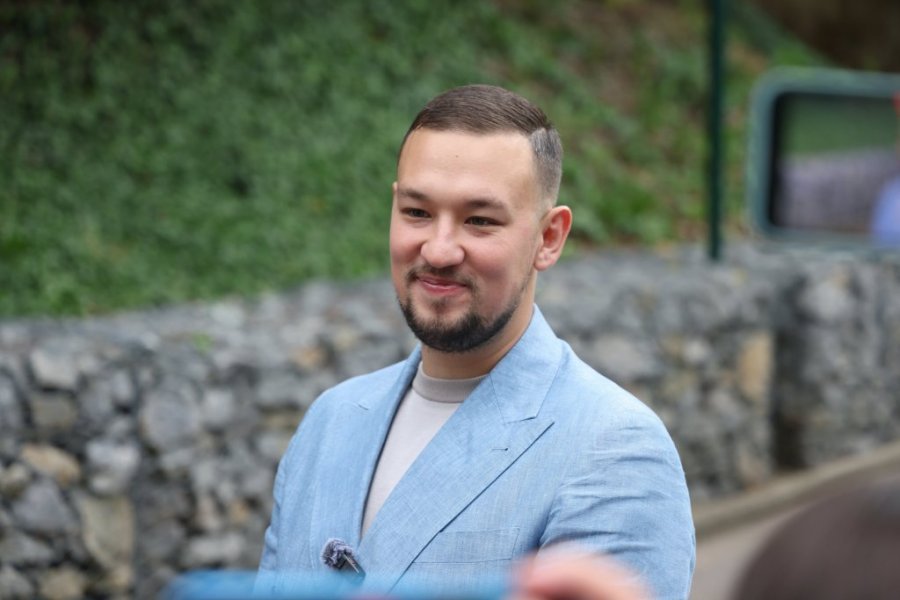 "NEĆU DA SE BRUKAM I POKLANJAM KARTE"! Uroš Živković bez dlake na jeziku O KRIZI NA ESTRADI, slučajno OTKRIO PREVIŠE o Dragani Mirković?
