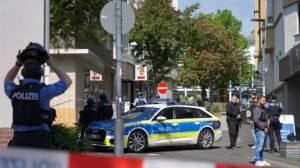 Nezapamćena tragedija: Roditelji sa detetom SKOČILI U SMRT - Hitna pomoć zatekla užas