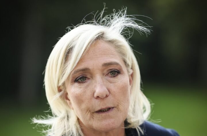 OSUĐENA MARIN LE PEN! Liderka ekstremne desnice u Francuskoj će dobiti NANOGICU: Mora da plati 100.000 evra zbog zloupotrebe