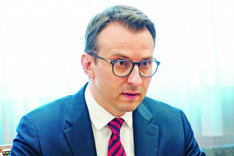"PRETRESALI SU I MAJKE SA DECOM U KOLICIMA!" Oglasio se Petkovićnakon skandala u Prizrenu: Nova represija Aljbina Kurija na delu!