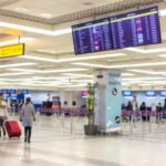 PUTNIKA PRONAŠLI NEPOMIČNOG U TOALETU! Avion hitno sleteo u Beograd - jeziva scena!