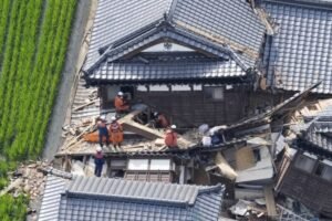 RASTE BROJ MRTVIH POSLE RAZORNOG ZEMLJOTRESA! Najmanje 18 stradalih u Japanu, spasioci kopaju po ruševinama u potrazi za nestalima - U TOKU JE TRKA SA VREMENOM!