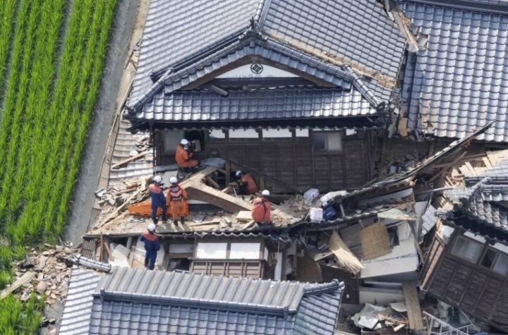 RASTE BROJ MRTVIH POSLE RAZORNOG ZEMLJOTRESA! Najmanje 18 stradalih u Japanu, spasioci kopaju po ruševinama u potrazi za nestalima - U TOKU JE TRKA SA VREMENOM!