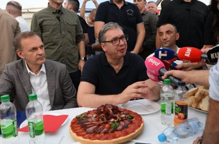 REŠIĆEMO IZVORIŠTE VODE U CRNOJ BARI! Vučić u Bogatiću poručio: Radimo i puteve!