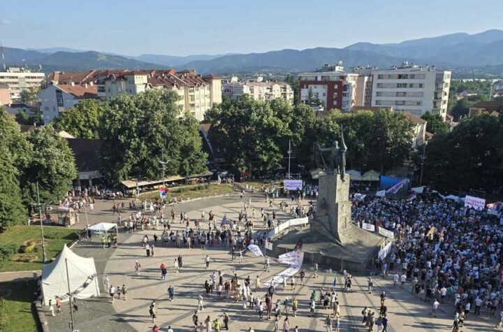 SKANDALOZNA OBJAVA! Blokaderka nikad NIŽE udarila na penzionere (FOTO)