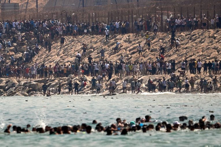 SUSPENDUJE SE ŠENGENSKI SPORAZUM SA ŠPANIJOM? Povlače se drastični potezi zbog MIGRANTSKE KRIZE - slike su DRAMATIČNE! (FOTO)