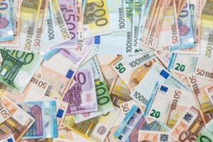 SVE SE MOŽE KAD IMAŠ BRDO PARA: Grupa milijardera se ujedinila da zaustavi usvajanje zakona koji bi ih ZAKOPAO