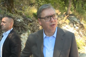 SVEČANO OTVARANJE STAKLENOG VIDIKOVCA: Predsednik Vučić obilazi novu turističku atrkaciju na Kablaru!