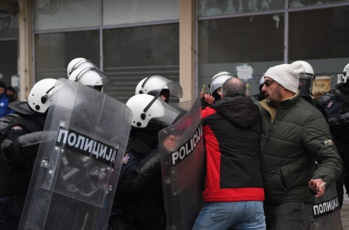 Sramno ponašanje blokadera: Targetirali policajca, a sad nastavljaju sa brutalnom kampanjom