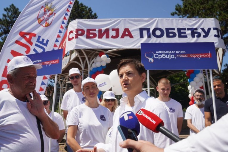 "TREBA NAM UJEDINJENA SRBIJA, A NE BLOKADERSKA MRŽNJA I TEROR" Brnabić sa narodom u Božetićima (FOTO)
