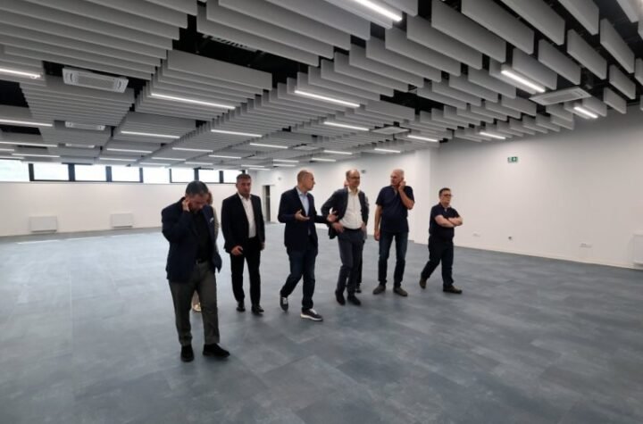 "ULAGANJA U ZDRAVSTVENU INFRASTRUKTURU SU MEĐU PRIORITETIMA VLADE SRBIJE": Macut i Lončar obišli radove na Zavodu za urgentnu medicinu (FOTO)