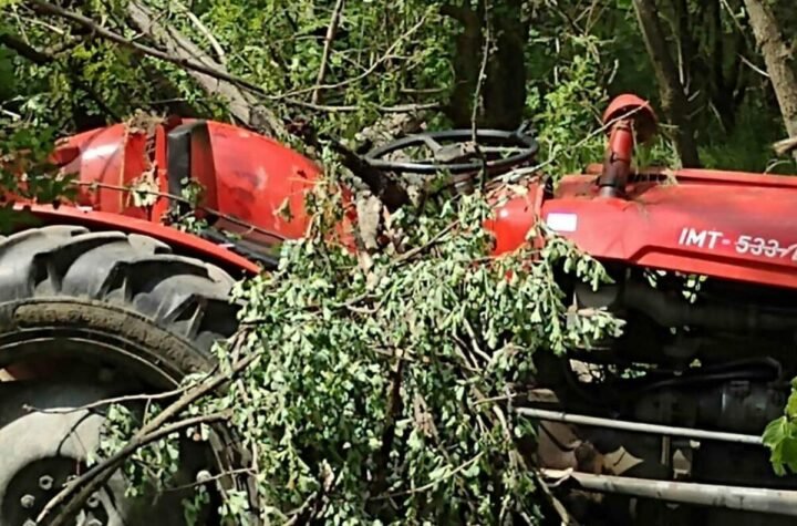 Užas u Zaklopači: Traktor sa prikolicom se prevrnuo na čoveka (54)