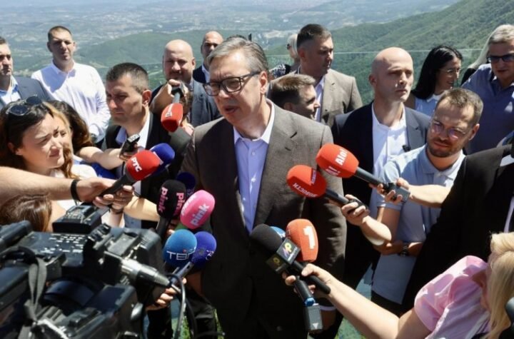 VUČIĆ OŠTRO OSUDIO PRIŠTINU: Hoće na silu da izbrišu sve što je srpsko na Kosovu i Metohiji!