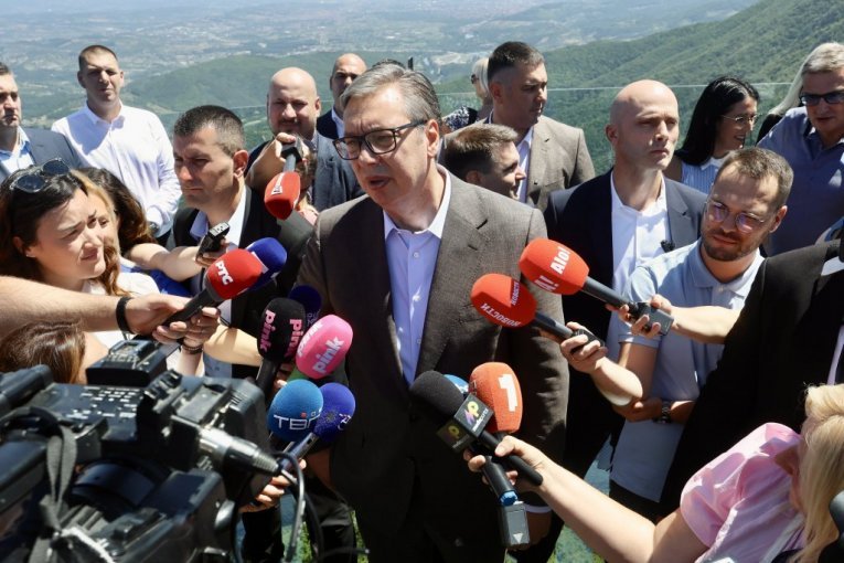 VUČIĆ OŠTRO OSUDIO PRIŠTINU: Hoće na silu da izbrišu sve što je srpsko na Kosovu i Metohiji!