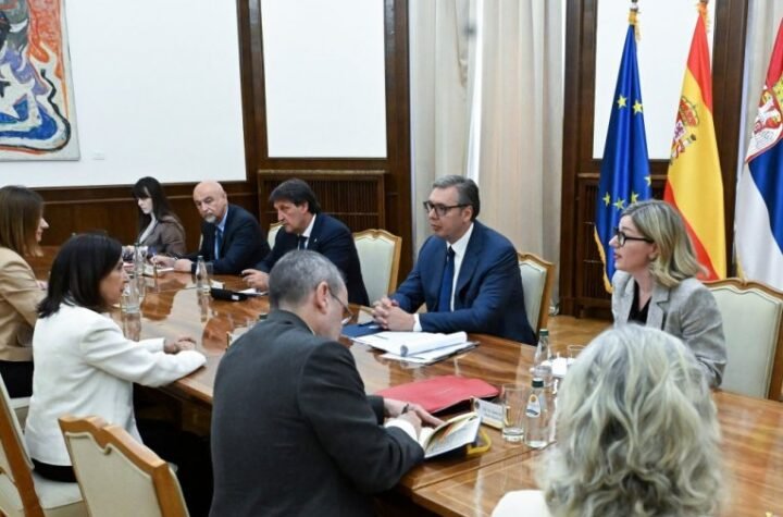 VUČIĆ SE SASTAO SA MINISTARKOM ODBRANE ŠPANIJE! Sledi dodela ordena porodici posthumno odlikovanog podoficira Vojske Srbije!