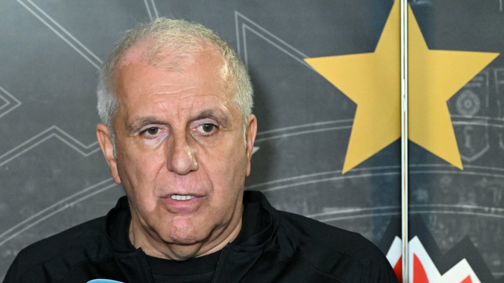 ŽELJKO OBRADOVIĆ VRATIO LEGENDU U PAO! Atina slavi njegov povratak!