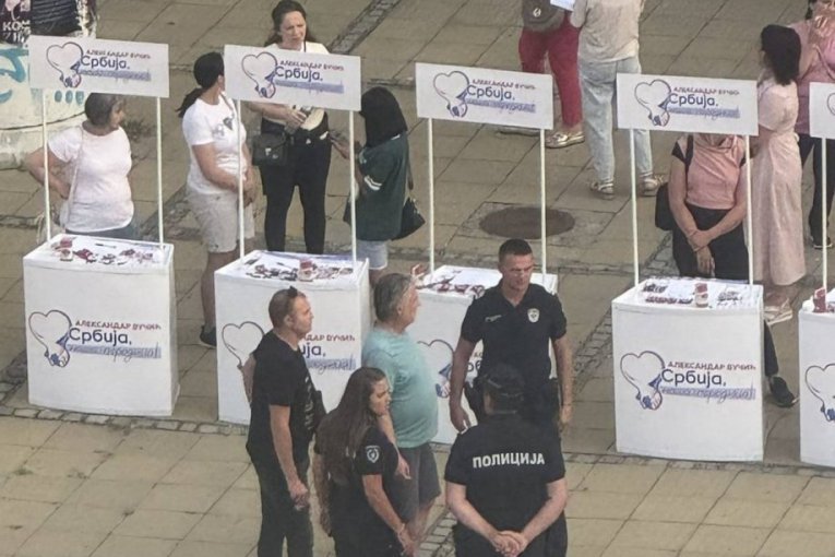 BLOKADER NAPAO AKTIVISTE SNS U KRAGUJEVCU! Policija sprečila eskalaciju incidenta!