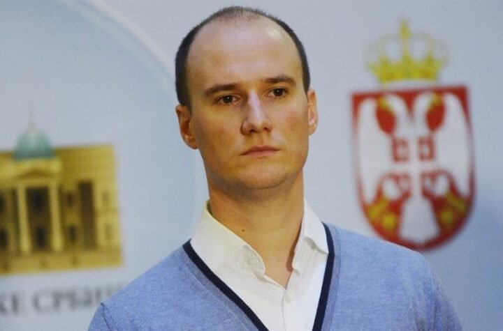 BLOKADERI NASTAVLJAJU SA KAMPANJOM MRŽNJE I UVREDA: Ratka Mladića nazivaju monstrumom, a njegovu sahranu poslednjom fazom genocida u Srebrenici