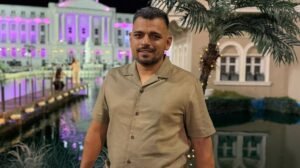 BORA SANTANA SLAVI: Rešio da se opusti sa bivšim cimerima iz Bele kuće, a čestitke mu samo pristižu! (FOTO)