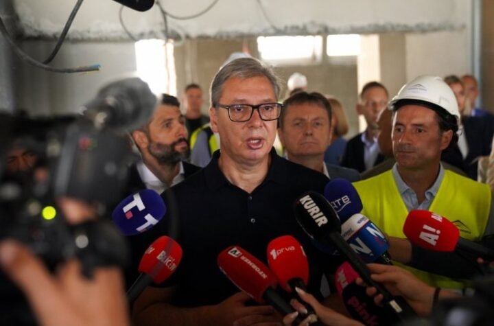 "BORIĆEMO SE DA IH POBEDIMO!" Oglasio se Vučić o odluci SPS da samostalno izađe na izbore