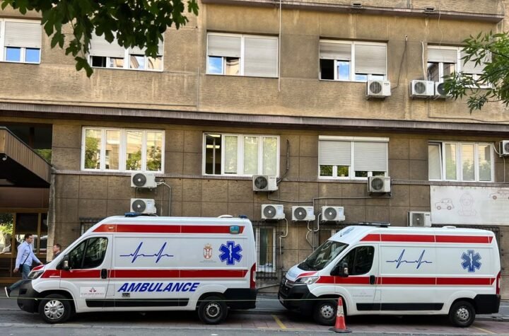 BURNA NOĆ U BEOGRADU! Tri saobraćajne nezgode i četiri povređene osobe, ekipe Hitne pomoći imale pune ruke posla