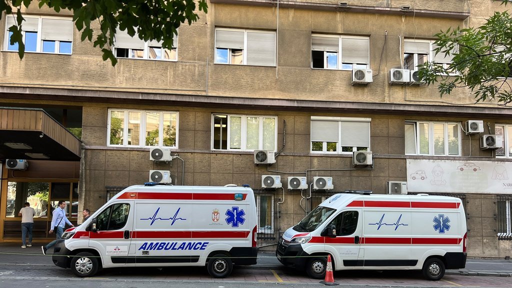 BURNA NOĆ U BEOGRADU! Tri saobraćajne nezgode i četiri povređene osobe, ekipe Hitne pomoći imale pune ruke posla