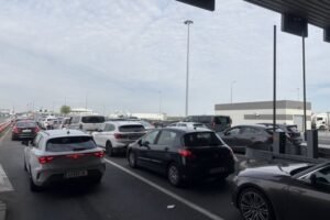 ČETIRI SATA ČEKANJA! Pakleno na granicama, na izlazu iz Srbije ogromne kolone!